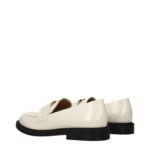 Chloé Beige Leather Slip-On Loafers - Image 4